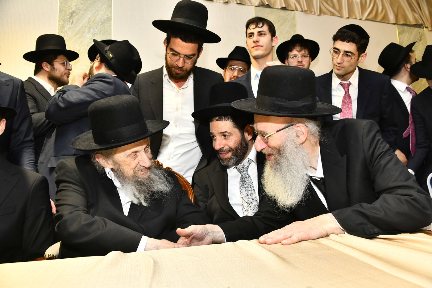 שמחת נישואי בתו של מנחם שפירא