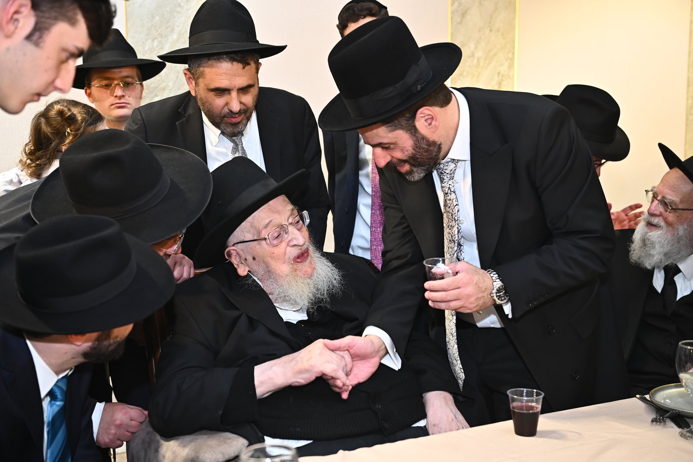 שמחת נישואי בתו של מנחם שפירא