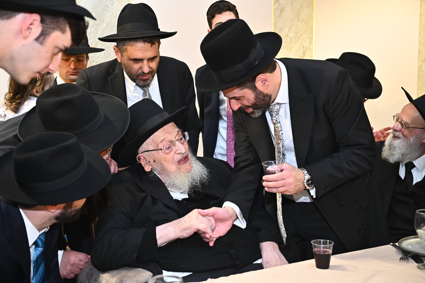 שמחת נישואי בתו של מנחם שפירא