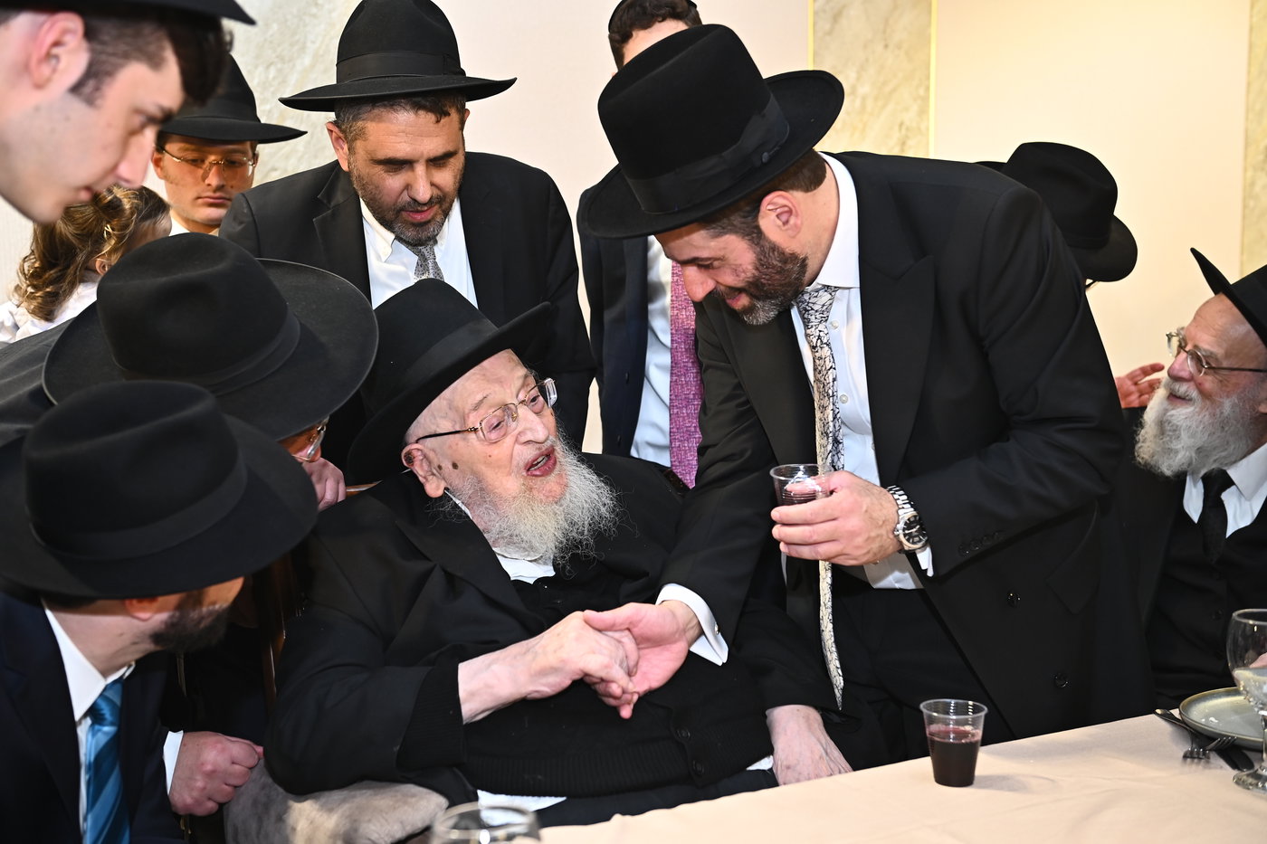 שמחת נישואי בתו של מנחם שפירא