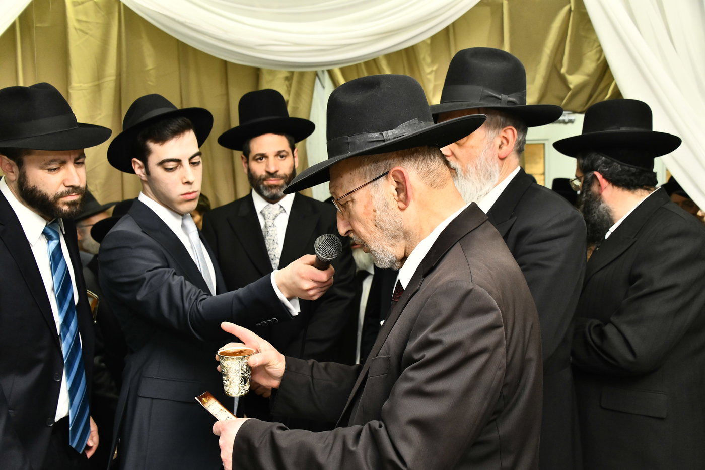 שמחת נישואי בתו של מנחם שפירא