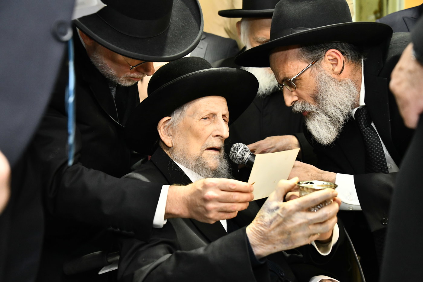 שמחת נישואי בתו של מנחם שפירא