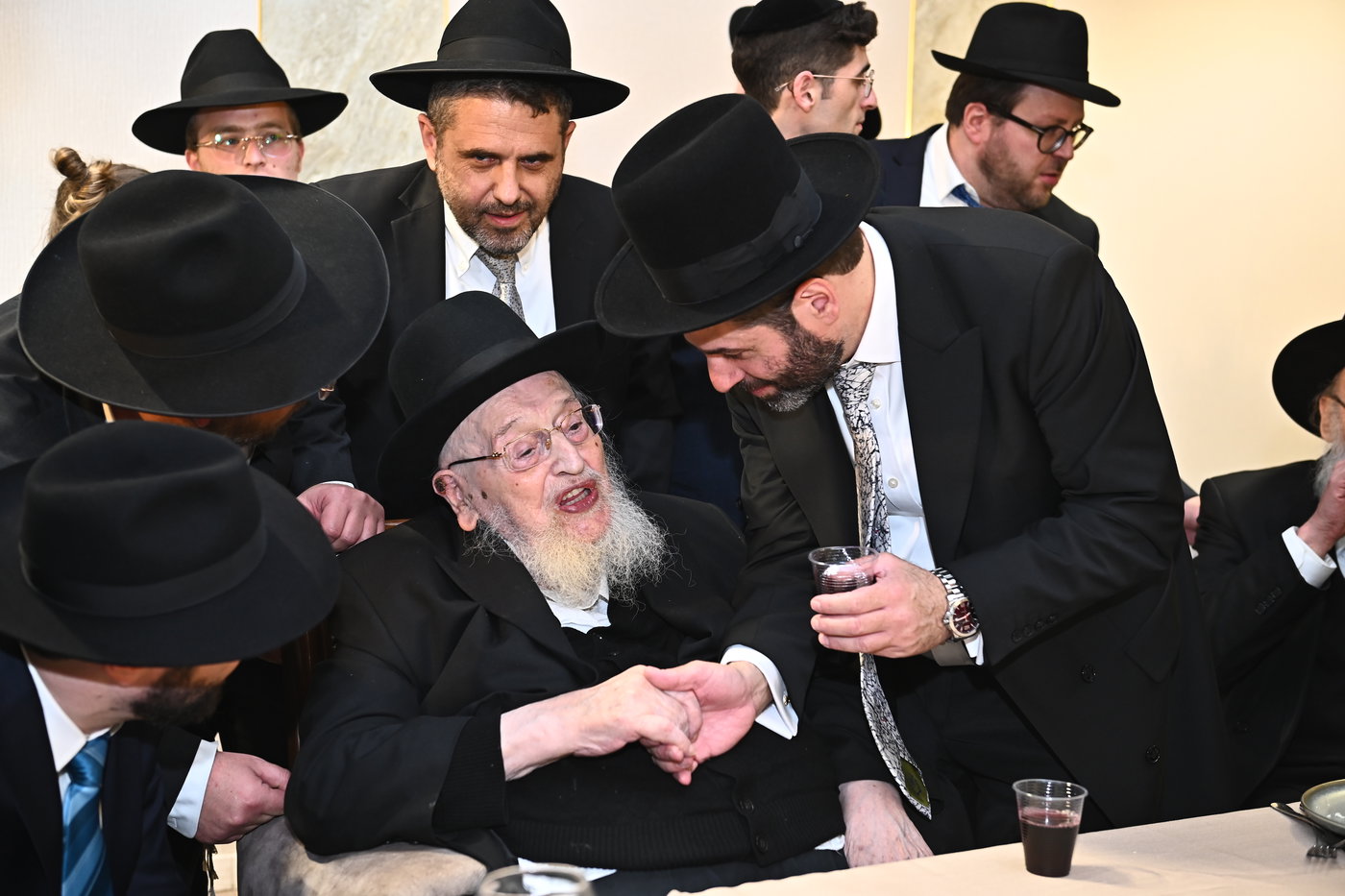 שמחת נישואי בתו של מנחם שפירא