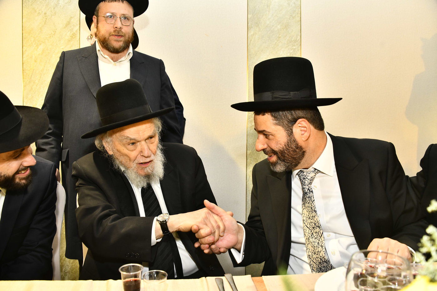 שמחת נישואי בתו של מנחם שפירא