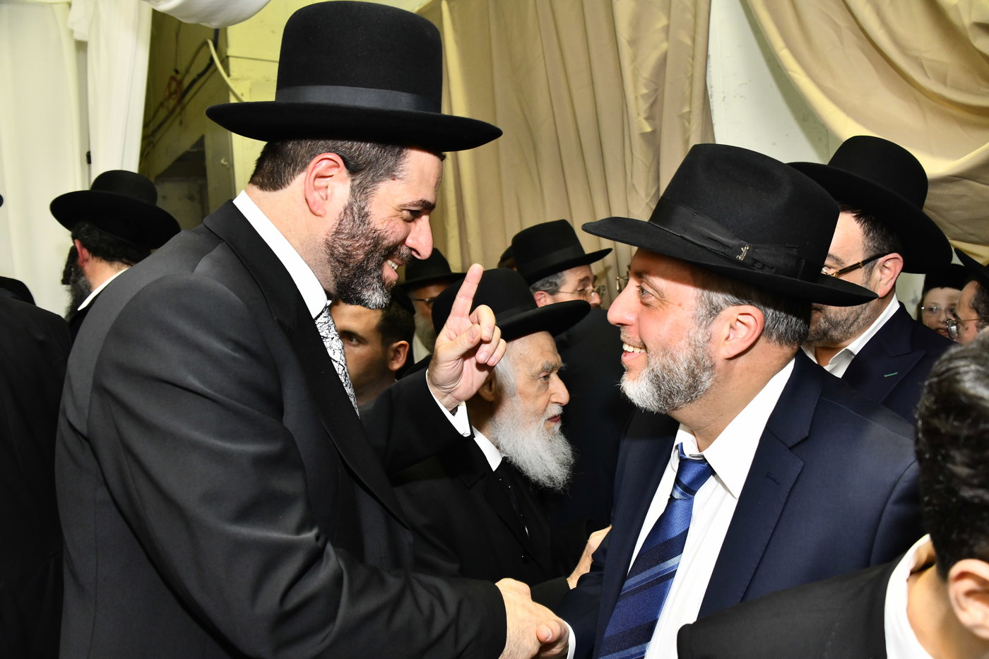 שמחת נישואי בתו של מנחם שפירא