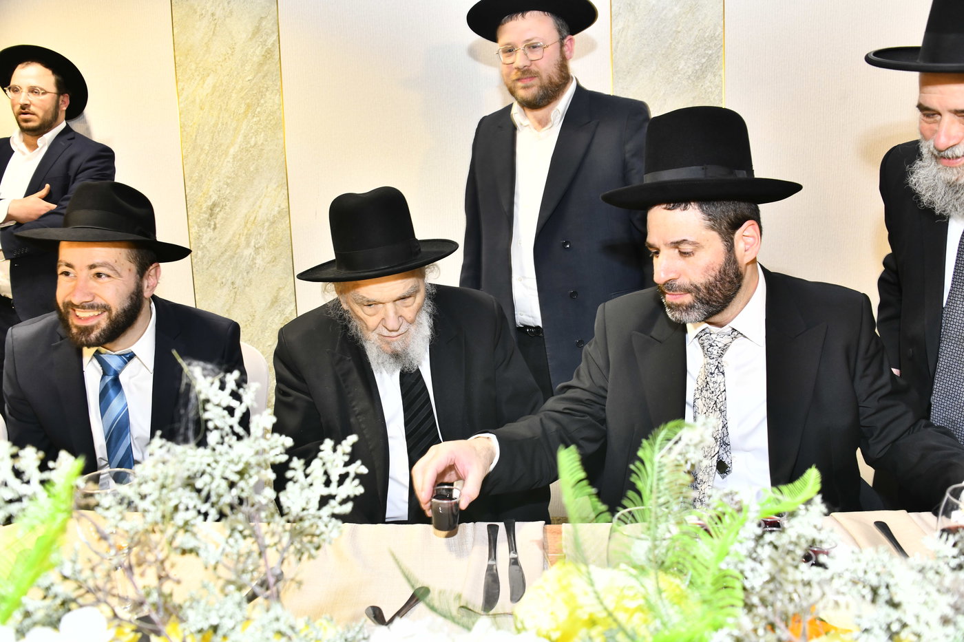 שמחת נישואי בתו של מנחם שפירא