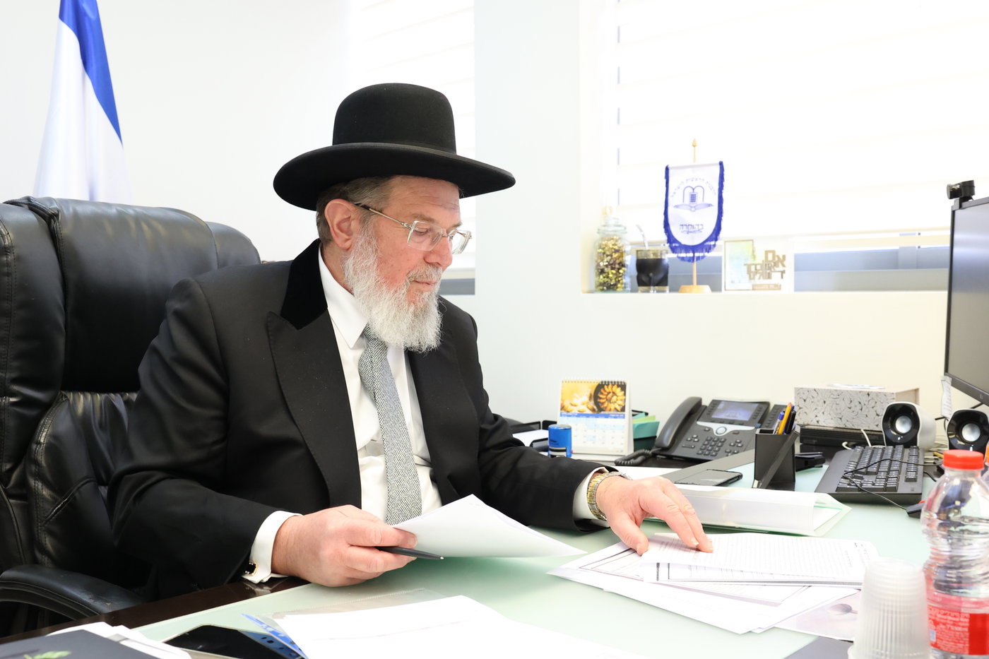 הרב הראשי לישראל, הרב קלמן בר. מכירת חמץ בנק הפועלים