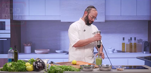 מעטפת פסטו קטיפתית וסלמון עסיסי: המתכון שיטריף לכם את החושים