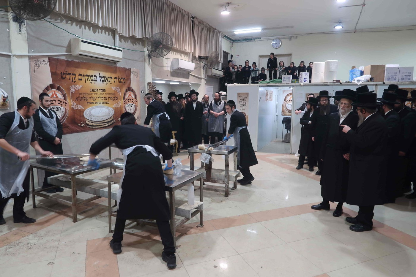 האדמו"ר מסערט ויז'ניץ באפיית מצות