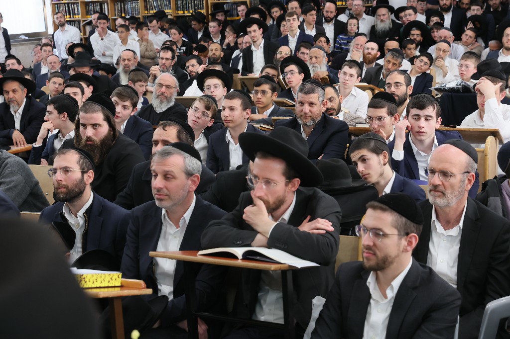 הגר"י זילברשטיין בביקור חיזוק ברחובות