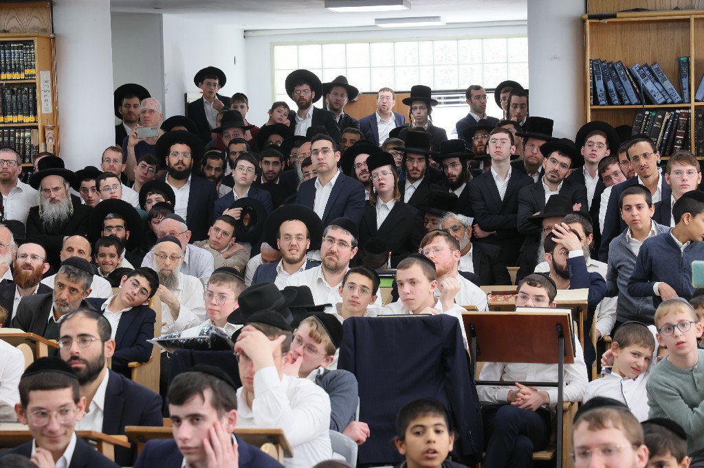 הגר"י זילברשטיין בביקור חיזוק ברחובות