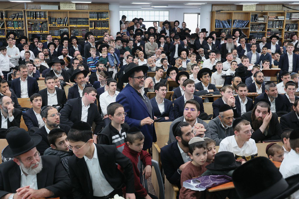 הגר"י זילברשטיין בביקור חיזוק ברחובות