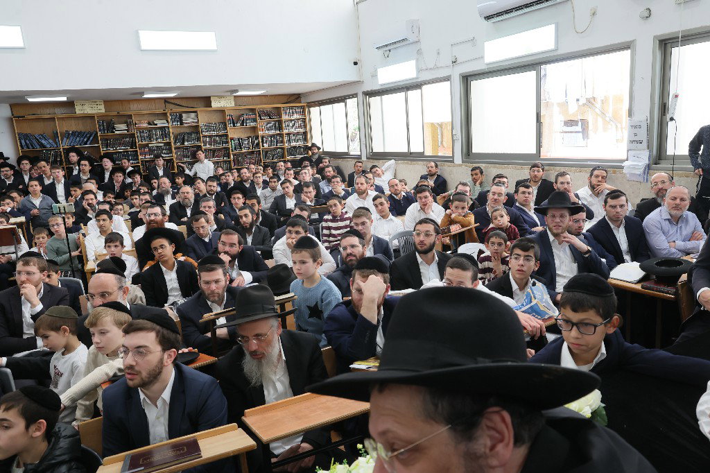 הגר"י זילברשטיין בביקור חיזוק ברחובות