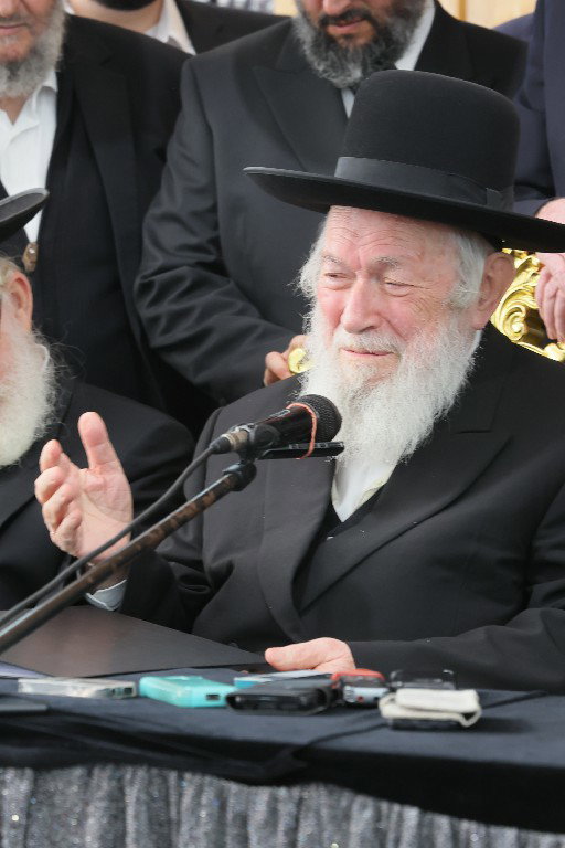 הגר"י זילברשטיין בביקור חיזוק ברחובות