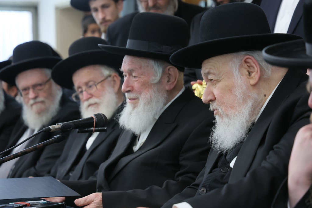 הגר"י זילברשטיין בביקור חיזוק ברחובות