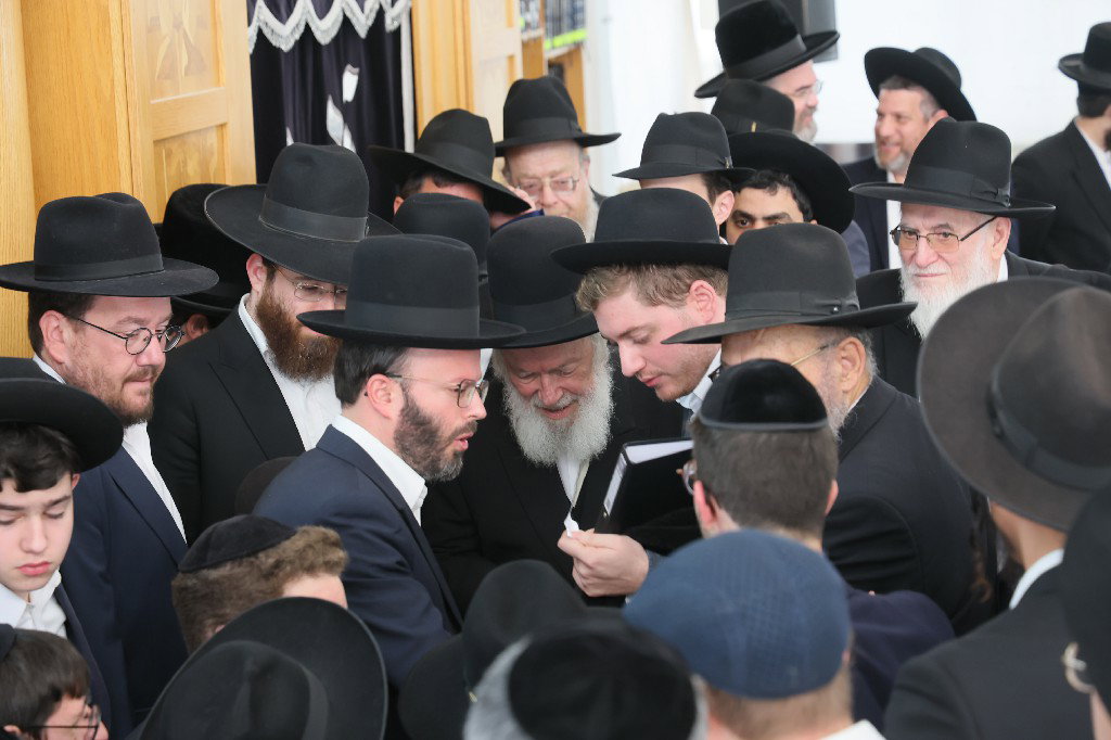 הגר"י זילברשטיין בביקור חיזוק ברחובות