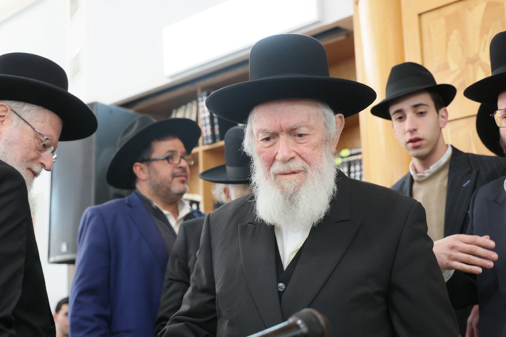 הגר"י זילברשטיין בביקור חיזוק ברחובות