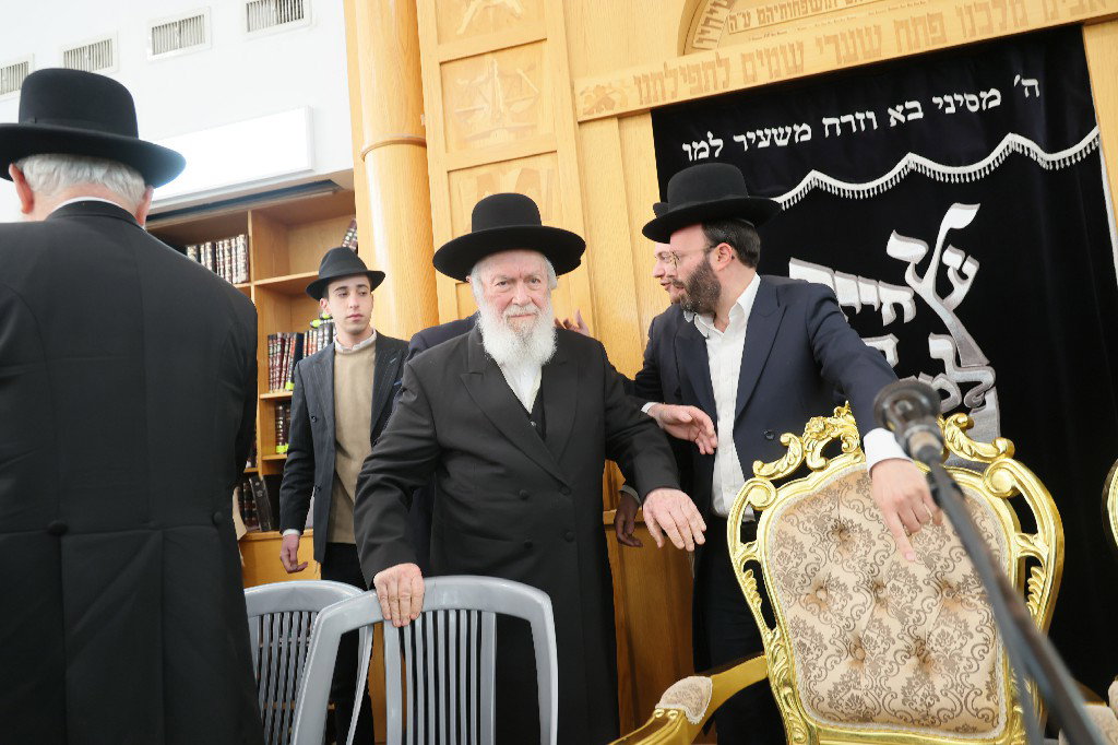 הגר"י זילברשטיין בביקור חיזוק ברחובות