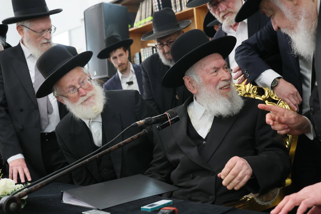 הגר"י זילברשטיין בביקור חיזוק ברחובות