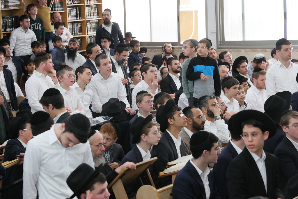 הגר"י זילברשטיין בביקור חיזוק ברחובות