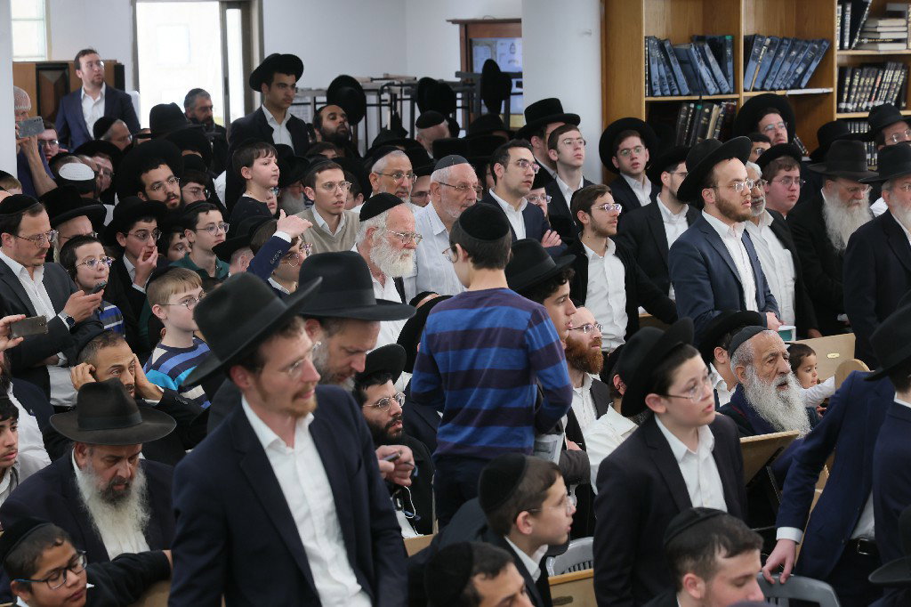 הגר"י זילברשטיין בביקור חיזוק ברחובות