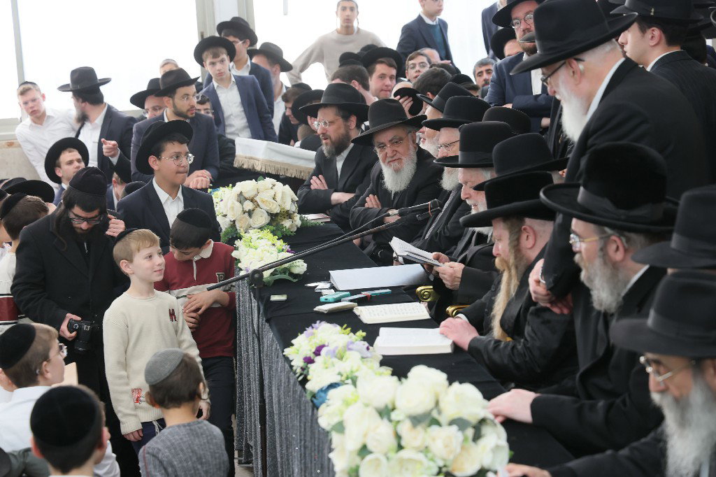 הגר"י זילברשטיין בביקור חיזוק ברחובות
