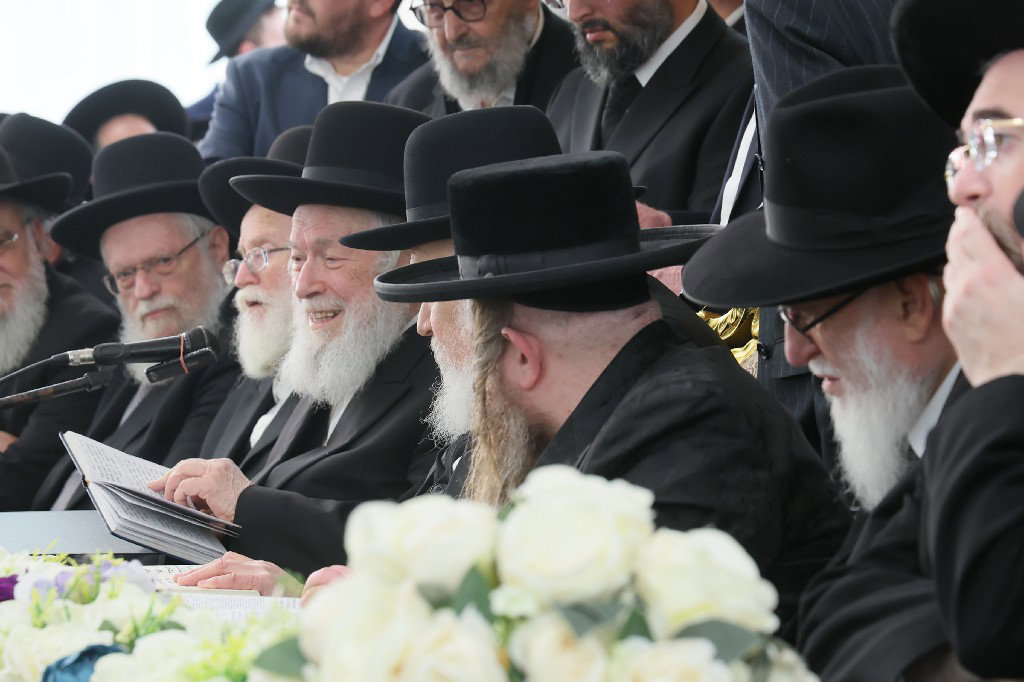 הגר"י זילברשטיין בביקור חיזוק ברחובות