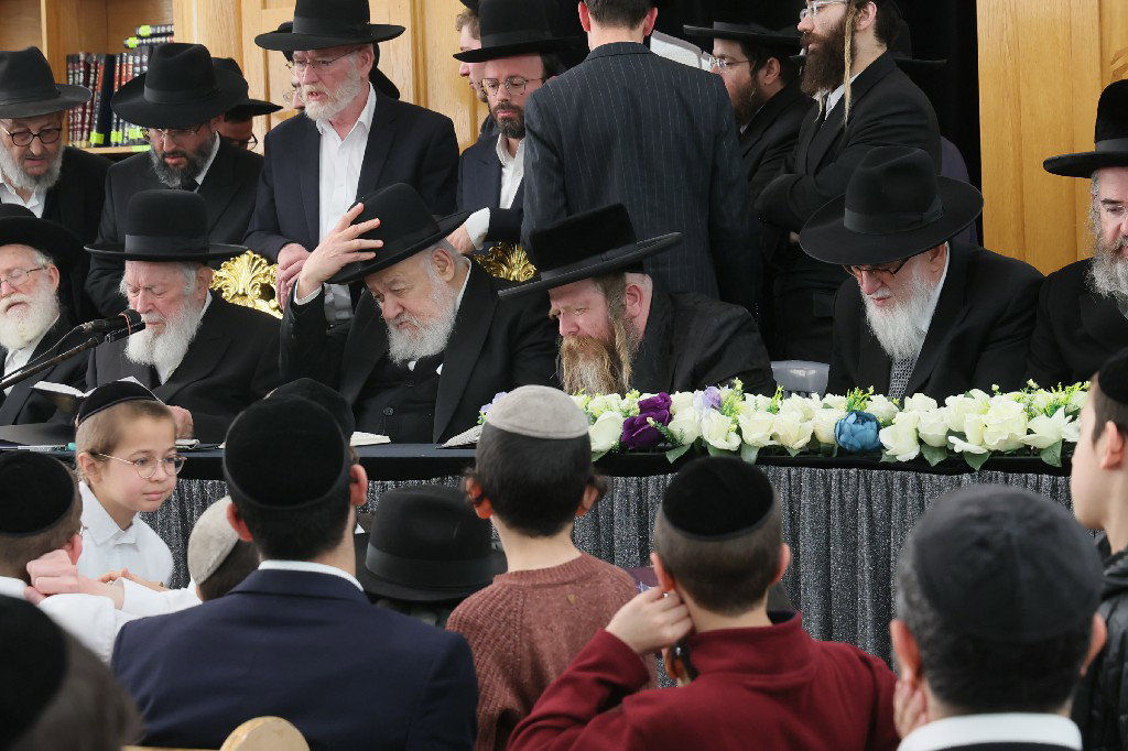 הגר"י זילברשטיין בביקור חיזוק ברחובות