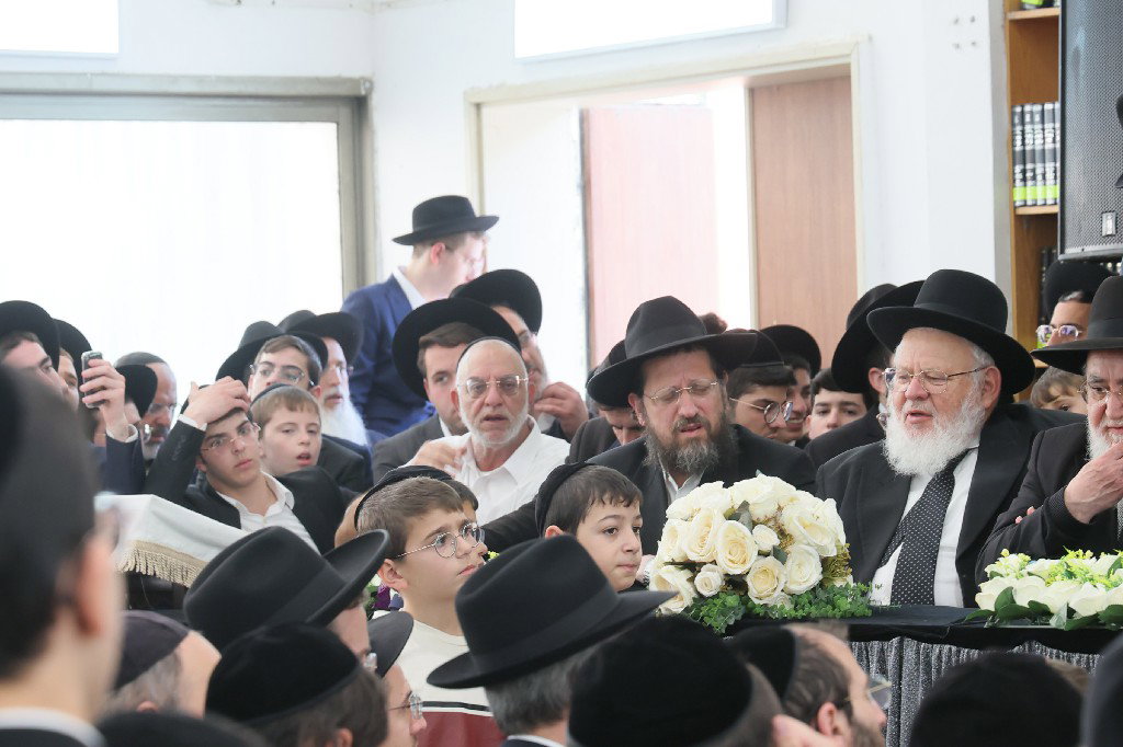 הגר"י זילברשטיין בביקור חיזוק ברחובות