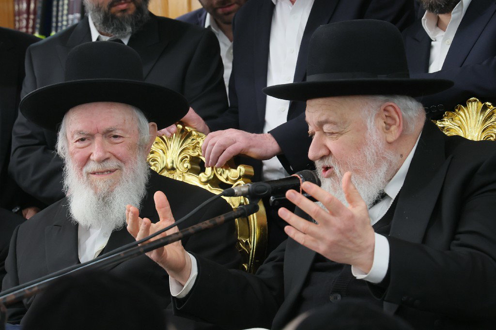 הגר"י זילברשטיין בביקור חיזוק ברחובות