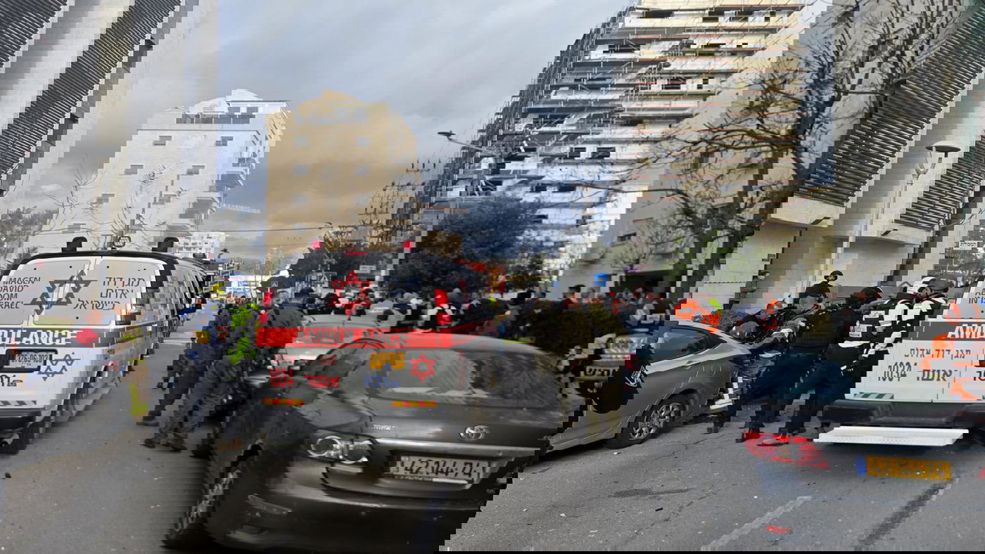 פגיעה ישירה בבניין: "הרס רב, עשן, זכוכיות מנופצות והמולה גדולה"