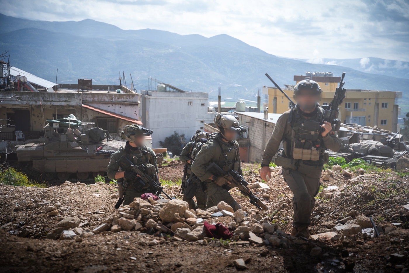 לוחמי שייטת 13 פשטו על בית ספר בלבנון; זה מה שהם גילו שם