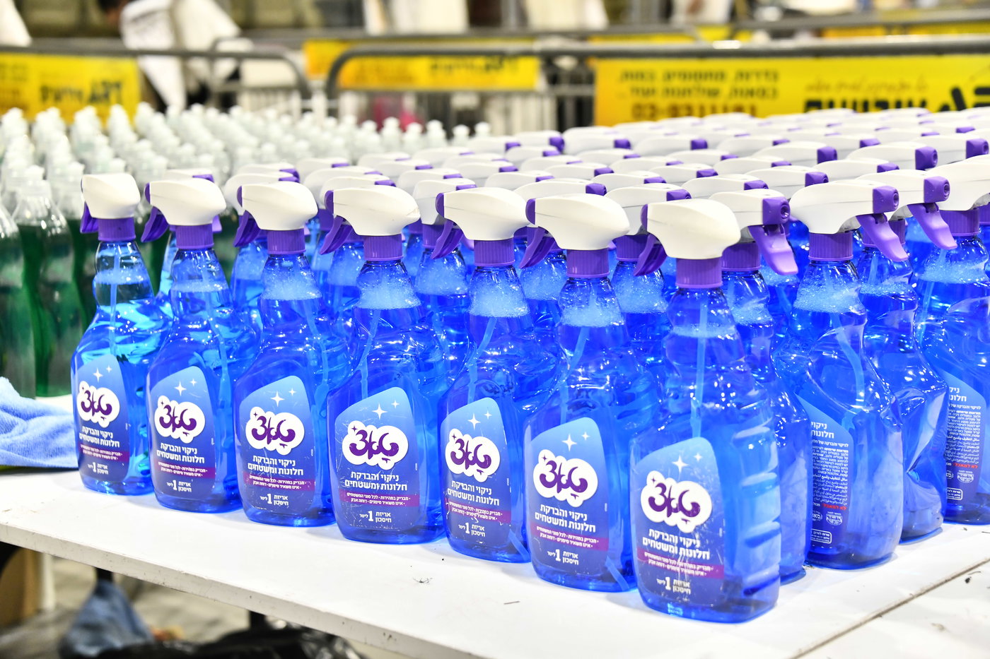 חלוקת קמחא דפסחא של הגרש"א שטרן