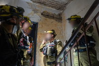 כוחות פיקוד העורף בזירת הנפילה בתל אביב