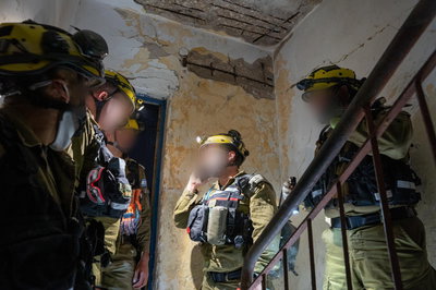 כוחות פיקוד העורף בזירת הנפילה בתל אביב