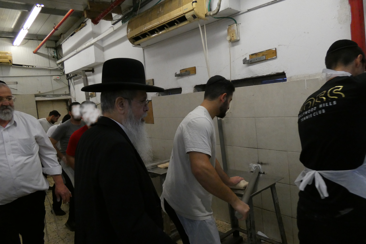 הגאון רבי שבתי לוי באפיית מצות