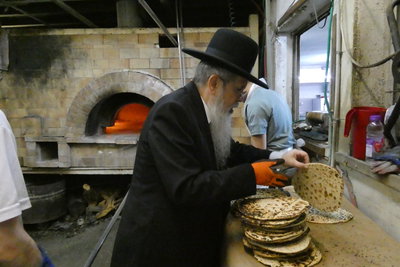 הגאון רבי שבתי לוי באפיית מצות