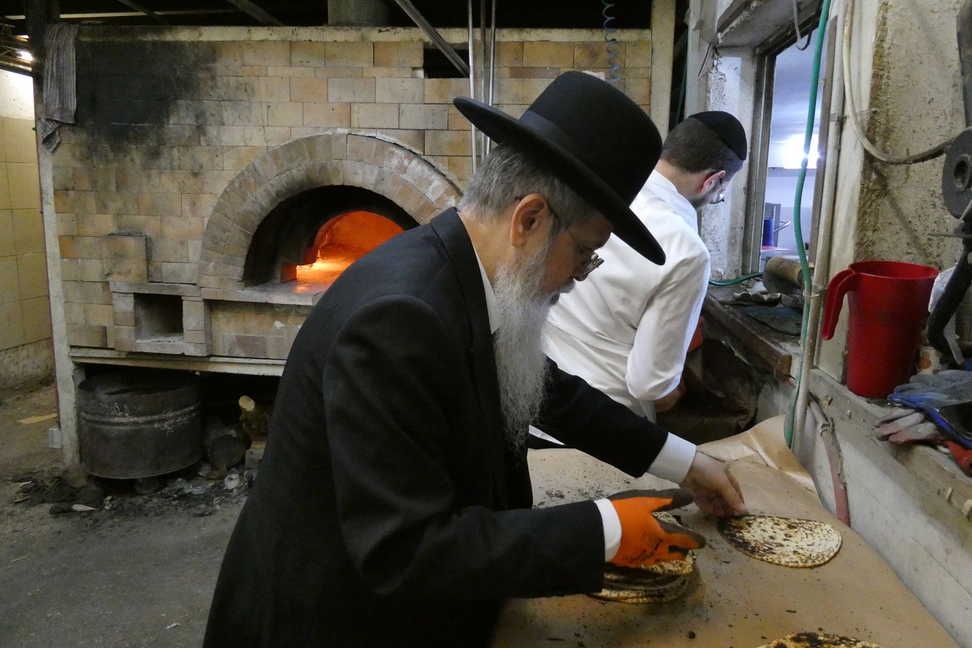 הגאון רבי שבתי לוי באפיית מצות