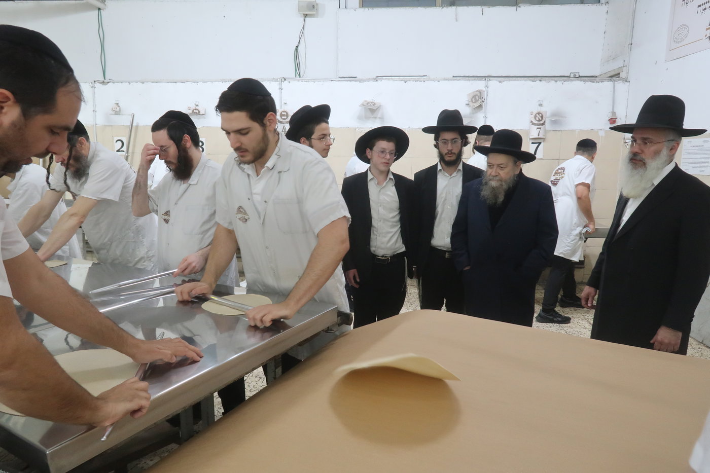 המקובל הגה"צ רבי דוד בצרי באפיית מצות