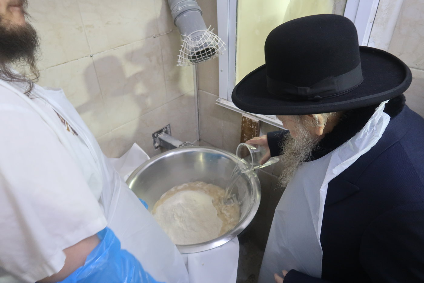 המקובל הגה"צ רבי דוד בצרי באפיית מצות