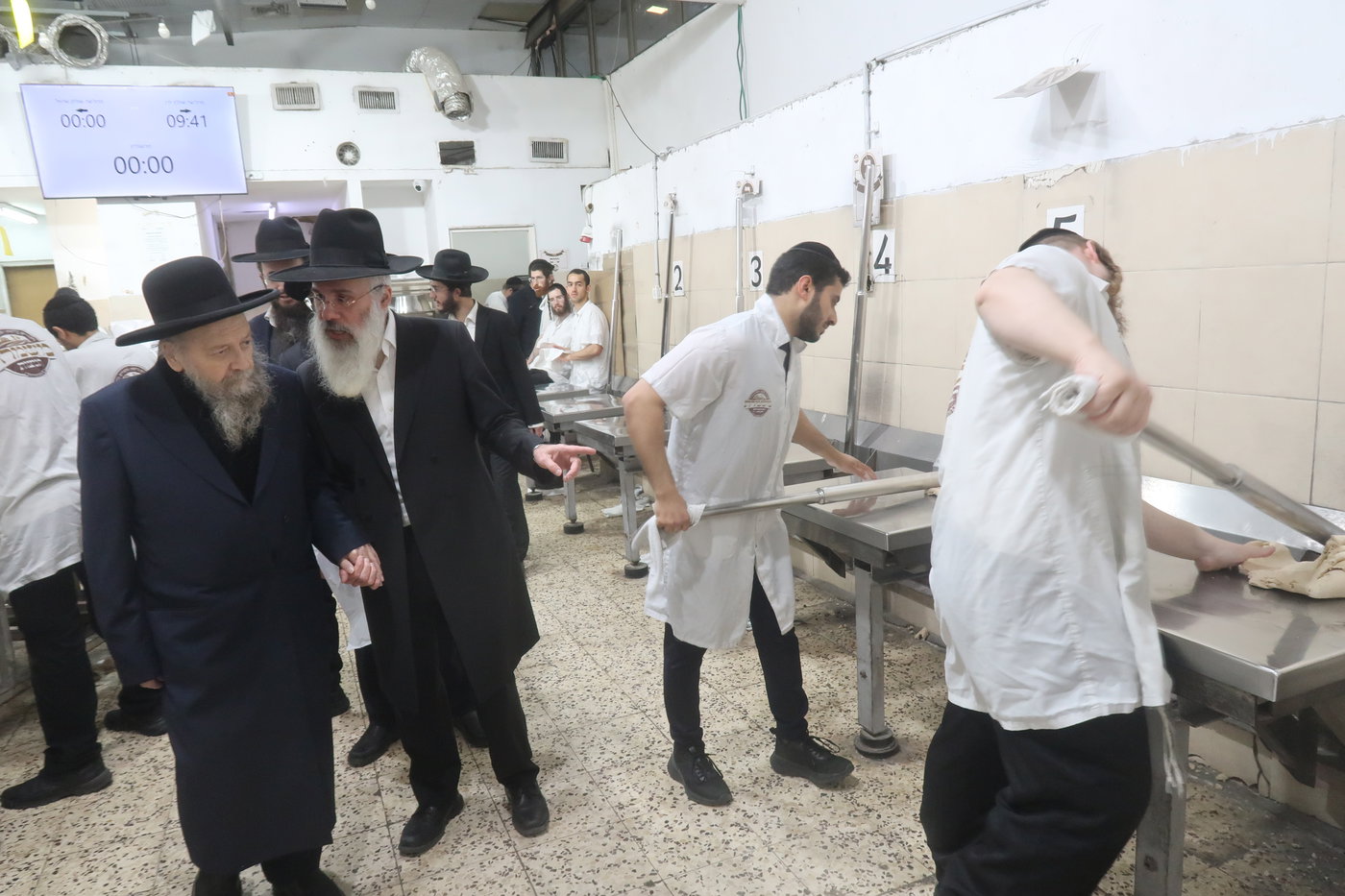 המקובל הגה"צ רבי דוד בצרי באפיית מצות