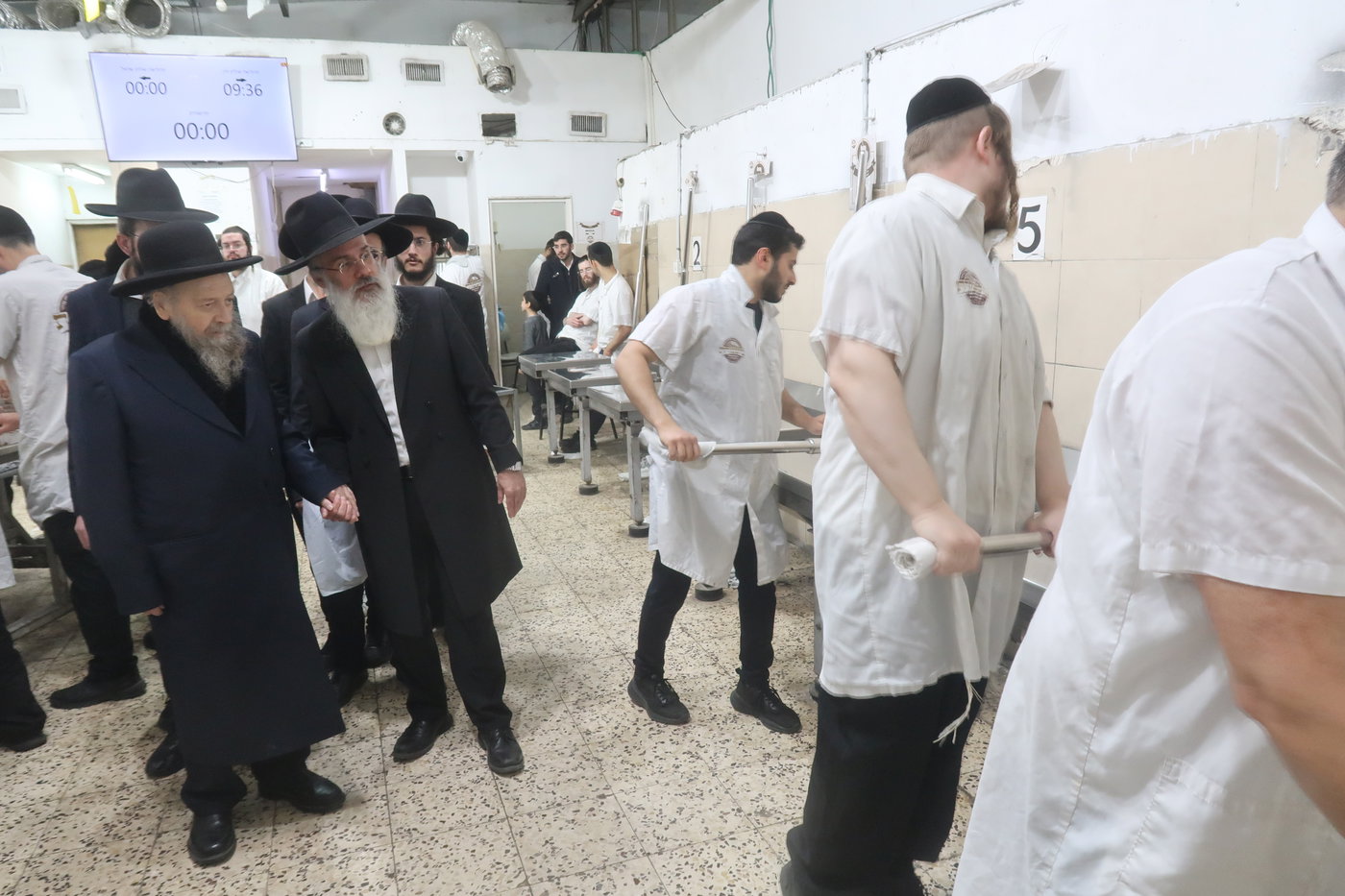 המקובל הגה"צ רבי דוד בצרי באפיית מצות