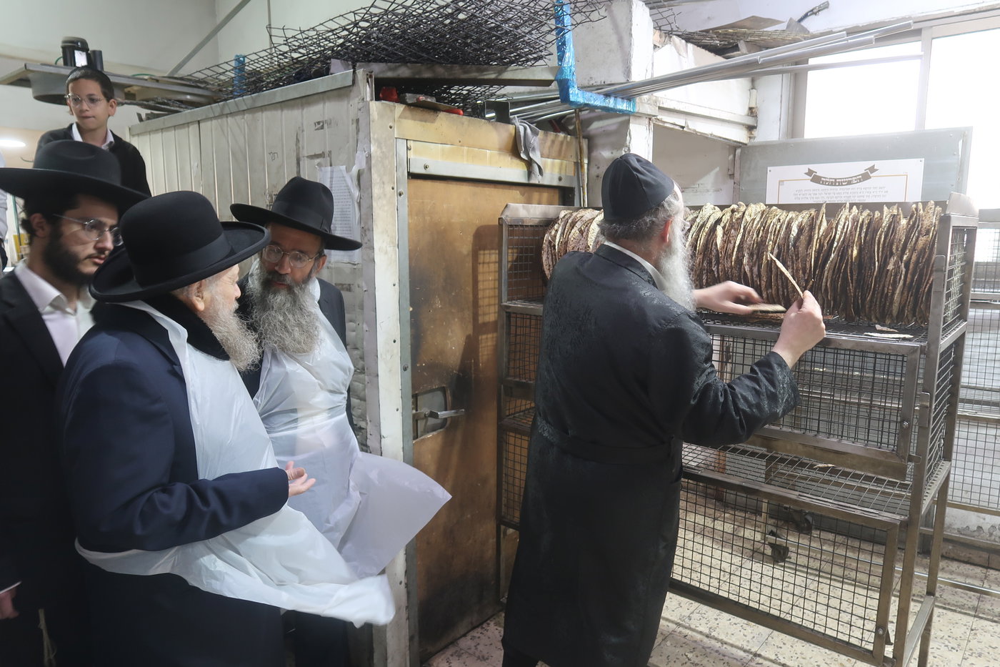 המקובל הגה"צ רבי דוד בצרי באפיית מצות