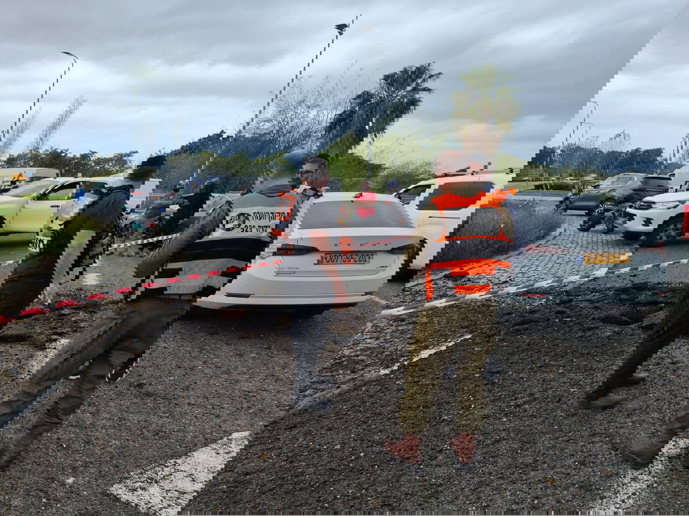 אחרי המטח מאיראן לצפון: בור נפער באמצע הכביש מרסיס טיל גדול