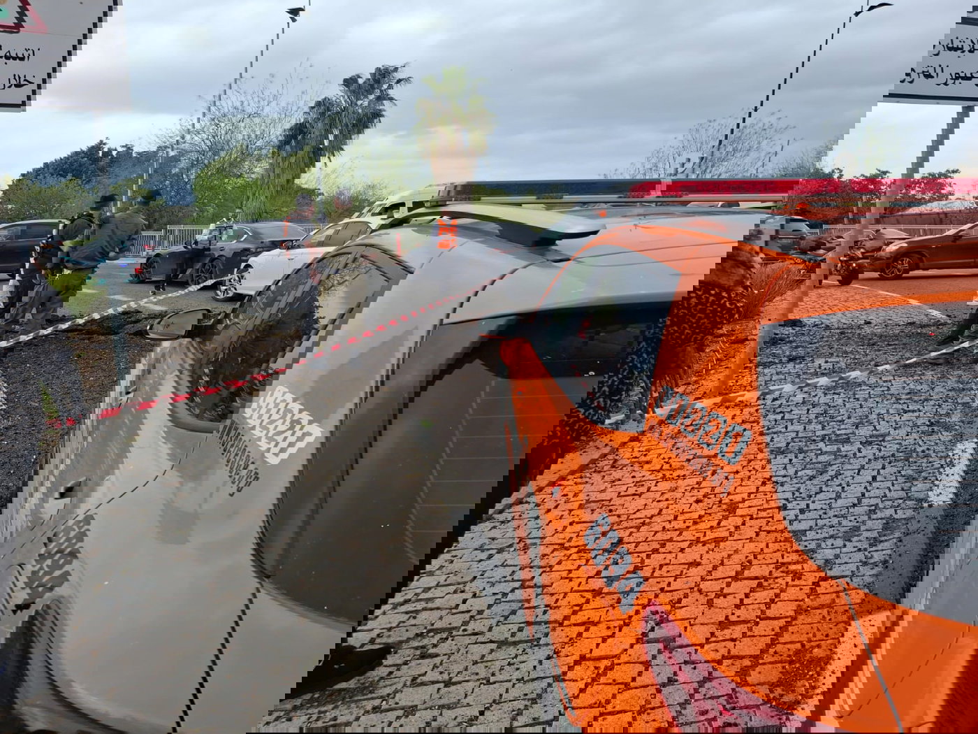 אחרי המטח מאיראן לצפון: בור נפער באמצע הכביש מרסיס טיל גדול