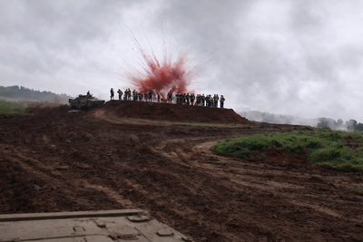 פאניקה בצמרת: נגמ"ש סיני ירה רימון עשן ישירות על קבוצת קצינים בכירים 