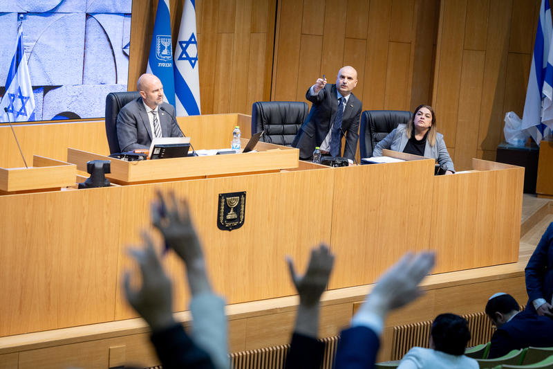 הדיונים באודיטוריום הממוגן