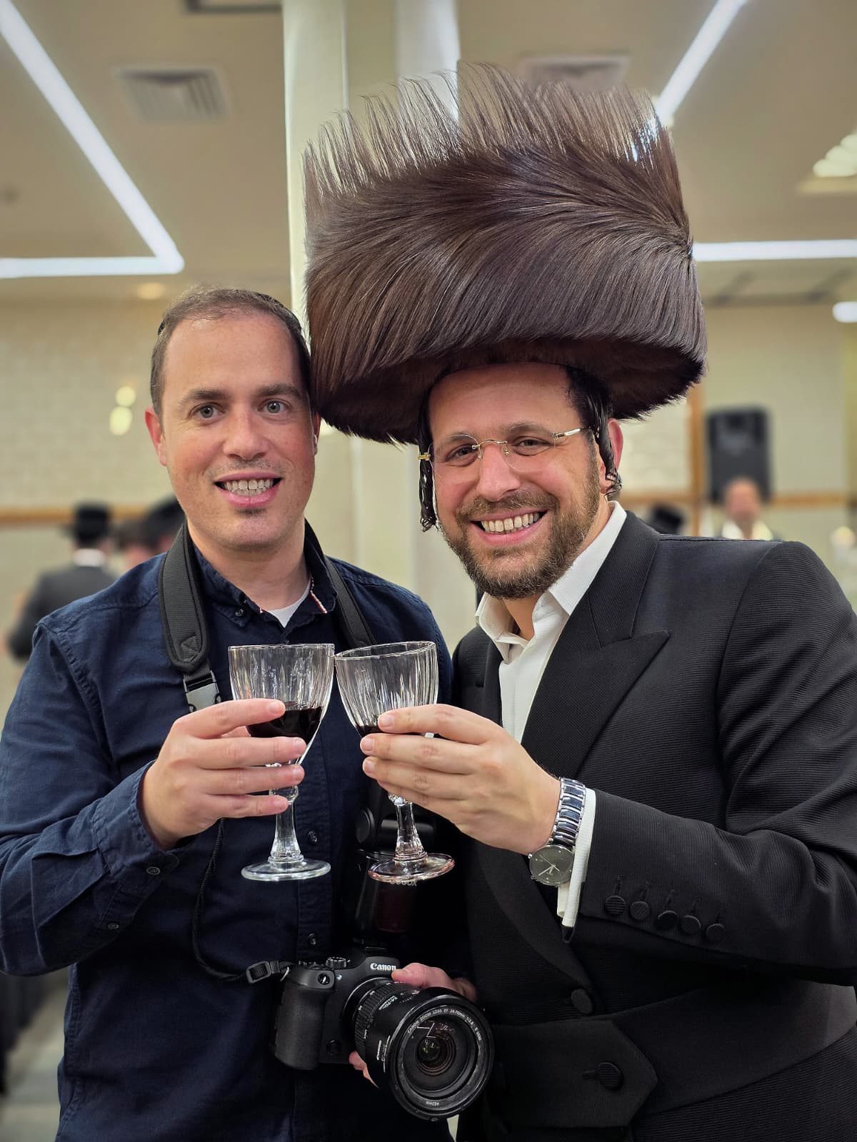 היועץ האסטרטגי יוסי רוזנבוים אירס את בתו - כולם התייצבו | צפו