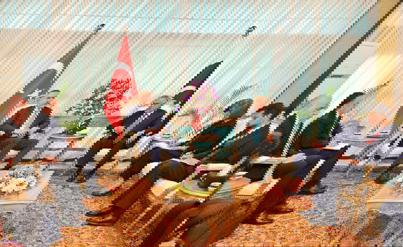 שר החוץ הפקיסטני עם סגן ראש הממשלה המצרי