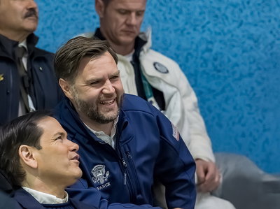 ואנס ורוביו ראש בראש